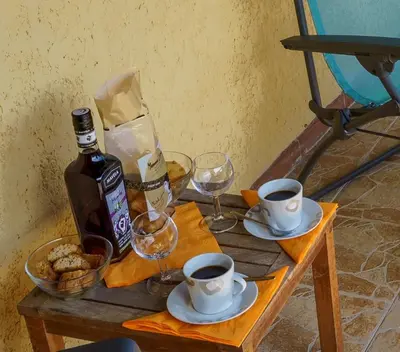 Boissons dans l'établissement A nostra casetta corsa, Carina, en bord de mer