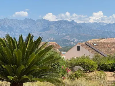 Vue générale sur la montagne ou vue sur la montagne depuis l'appartement
