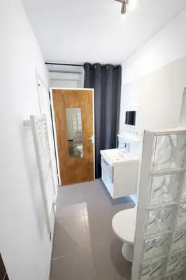 Salle de bains dans l'établissement Studio Régina - Plage & port de Calvi à pied