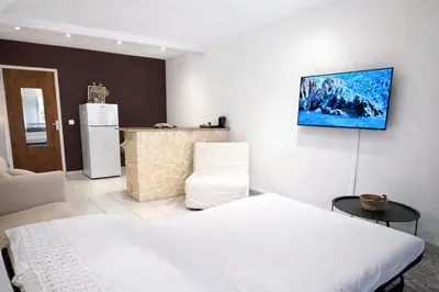 Télévision ou salle de divertissement dans l'établissement Studio Régina - Plage & port de Calvi à pied