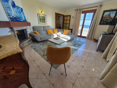 Coin salon dans l'établissement Villa vue mer à Pietranera