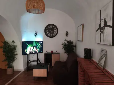 Télévision ou salle de divertissement dans l'établissement Cozy Studio in Santa Reparata di Balagna