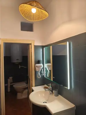 Salle de bains dans l'établissement Cozy Studio in Santa Reparata di Balagna