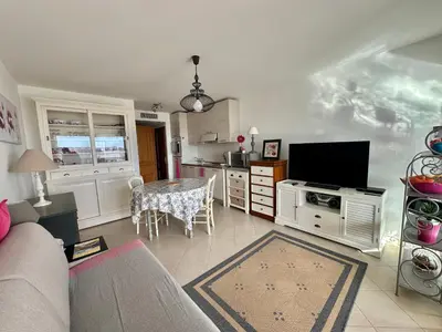 Télévision ou salle de divertissement dans l'établissement Appartement 2 pièces 4 couchages CALVI