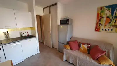 Cuisine ou kitchenette dans l'établissement Studio vue mer proche du port