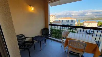 Balcon ou terrasse dans l'établissement Studio vue mer proche du port