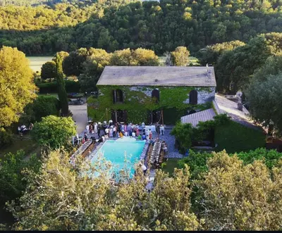 Piscine de l'établissement Chambres de charme - 2 chambres indépendantes avec salles de bains privatives ou située à proximité