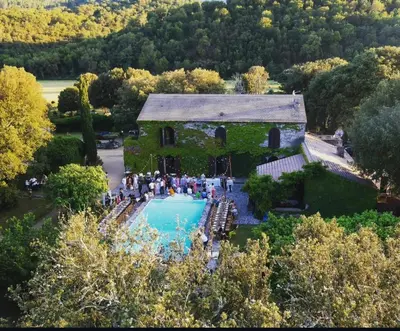 Piscine de l'établissement Chambres de charmes - 3 chambres indépendantes avec salles de bains privatives ou située à proximité