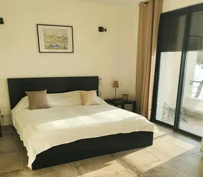 Un ou plusieurs lits dans un hébergement de l'établissement Villa With Direct Sea Access In Cap Corse