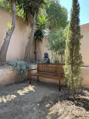 Jardin de l'établissement T3 de 80m2 avec piscine - jardin - vue mer