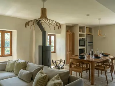 Cuisine ou kitchenette dans l'établissement Beautiful Family Home With Pool Near Pigna