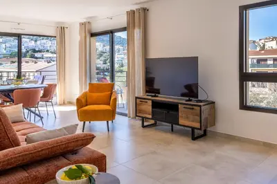 Télévision ou salle de divertissement dans l'établissement Casa Catalina Charme contemporain à lÎle-Rousse