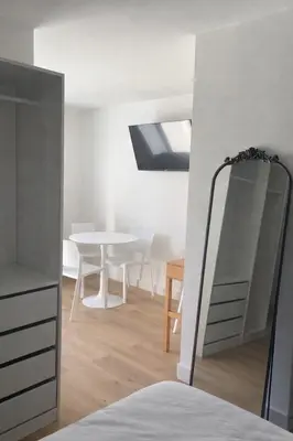 Un ou plusieurs lits dans un hébergement de l'établissement Studio climatisé avec terrasse privative