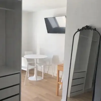 Studio climatisé avec terrasse privative