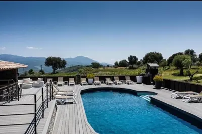 Vue générale sur la montagne ou vue sur la montagne depuis l'appartement