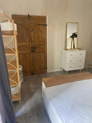 Un ou plusieurs lits dans un hébergement de l'établissement Appartement climatisé avec parking privé au cœur de la vieille ville