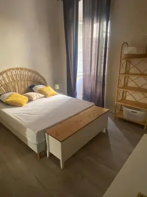 Un ou plusieurs lits dans un hébergement de l'établissement Appartement climatisé avec parking privé au cœur de la vieille ville