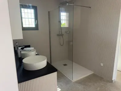 Salle de bains dans l'établissement Villa MARINE