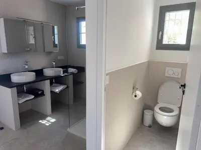 Salle de bains dans l'établissement Villa MARINE