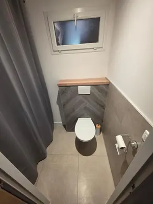 Salle de bains dans l'établissement T2 proche de la mer