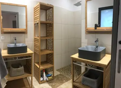 Salle de bains dans l'établissement Villa proche de St Florent Corse