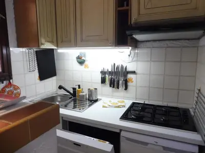 Cuisine ou kitchenette dans l'établissement Sant Ambroggio 30 mètres de la mer vue mer