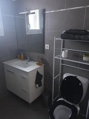 Salle de bains dans l'établissement Studio récent Corte