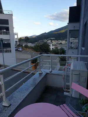 Vue générale sur la montagne ou vue sur la montagne depuis l'appartement