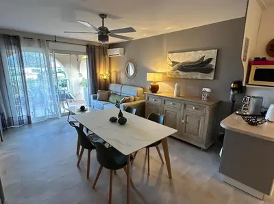 Cuisine ou kitchenette dans l'établissement Appartement vue mer - Île Rousse, Corse