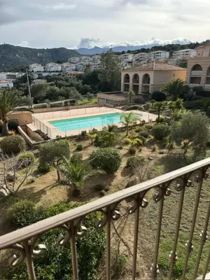 Piscine de l'établissement Appartement vue mer - Île Rousse, Corse ou située à proximité
