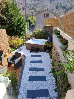 Jardin de l'établissement Maison Corse avec SPA - La Casa Serena