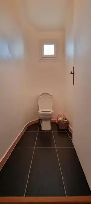 Salle de bains dans l'établissement grand T3 centre ville climatisé
