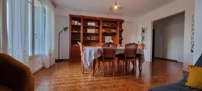 Coin salon dans l'établissement grand T3 centre ville climatisé