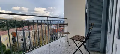 Balcon ou terrasse dans l'établissement grand T3 centre ville climatisé