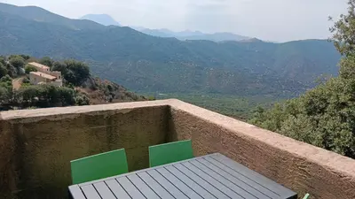 Vue générale sur la montagne ou vue sur la montagne depuis la maison de vacances