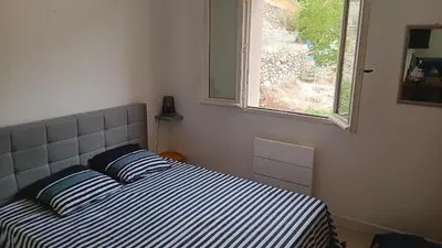 Un ou plusieurs lits dans un hébergement de l'établissement Maison pour 6 avec piscine