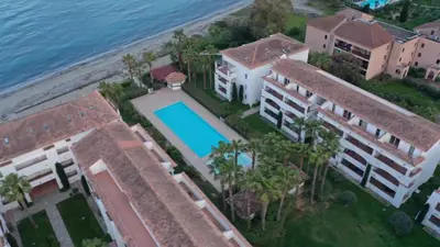Piscine de l'établissement Vacances idéales ou située à proximité