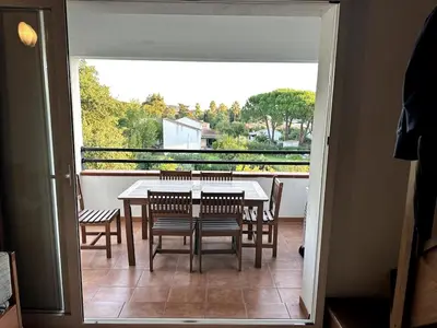 Balcon ou terrasse dans l'établissement Appartement avec piscine en Costa Verde