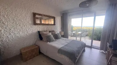 Un ou plusieurs lits dans un hébergement de l'établissement Beautiful sea view studio