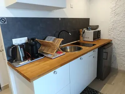 Cuisine ou kitchenette dans l'établissement Beautiful sea view studio