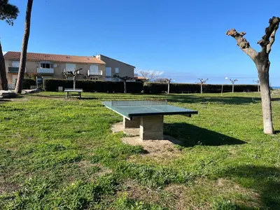 Jardin de l'établissement Charmant Duplex proche mer, Clim Terrasse à BORGO
