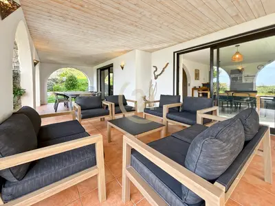 Coin salon dans l'établissement Villa T4 vue mer, piscine & jardin - Corbara