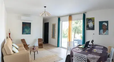 Coin salon dans l'établissement havre de paix au cœur de la montagne corse