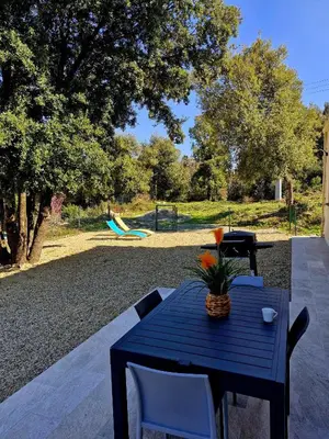 Jardin de l'établissement havre de paix au cœur de la montagne corse