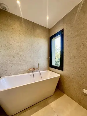Salle de bains dans l'établissement Belle villa avec piscine-4 personnes