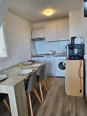 Cuisine ou kitchenette dans l'établissement Corse