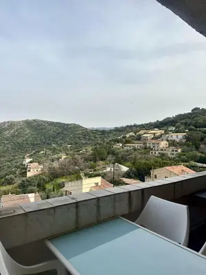Vue générale sur la montagne ou vue sur la montagne depuis l'appartement
