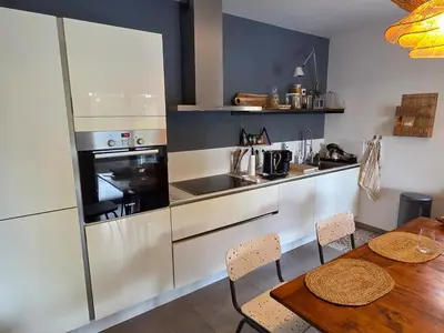 Cuisine ou kitchenette dans l'établissement Casa Flora avec piscine à 300m de la mer