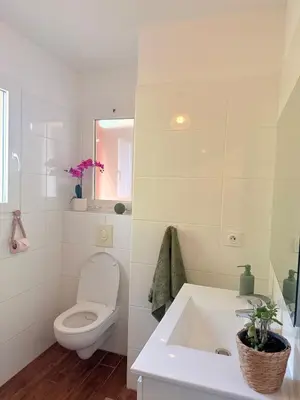 Salle de bains dans l'établissement Villa Paraìso, maison avec piscine route de Calenzana