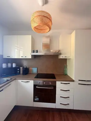 Cuisine ou kitchenette dans l'établissement Villa Paraìso, maison avec piscine route de Calenzana